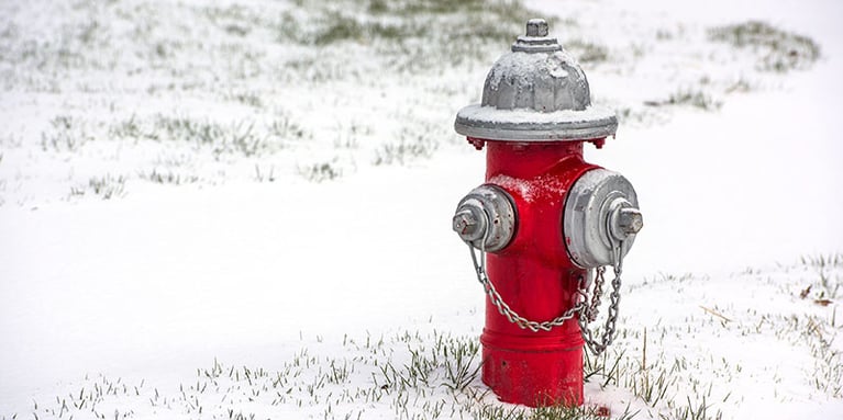 red-hydrant-in-snow